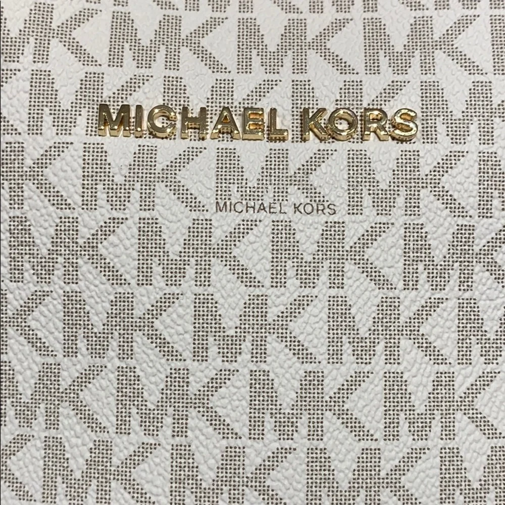 Michael Kors Travel Duffle Vanilla - Picture 2 of 7